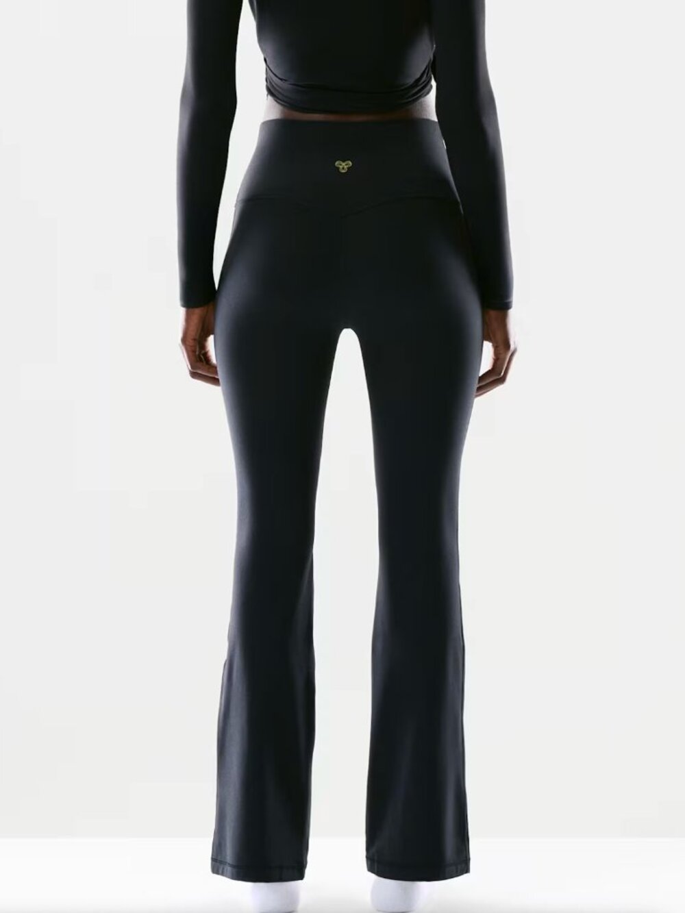 NWT Aritzia BUTTER Cheeky Infinite Hi Flare 30" Legging - Size 2 - Picture 4 of 8